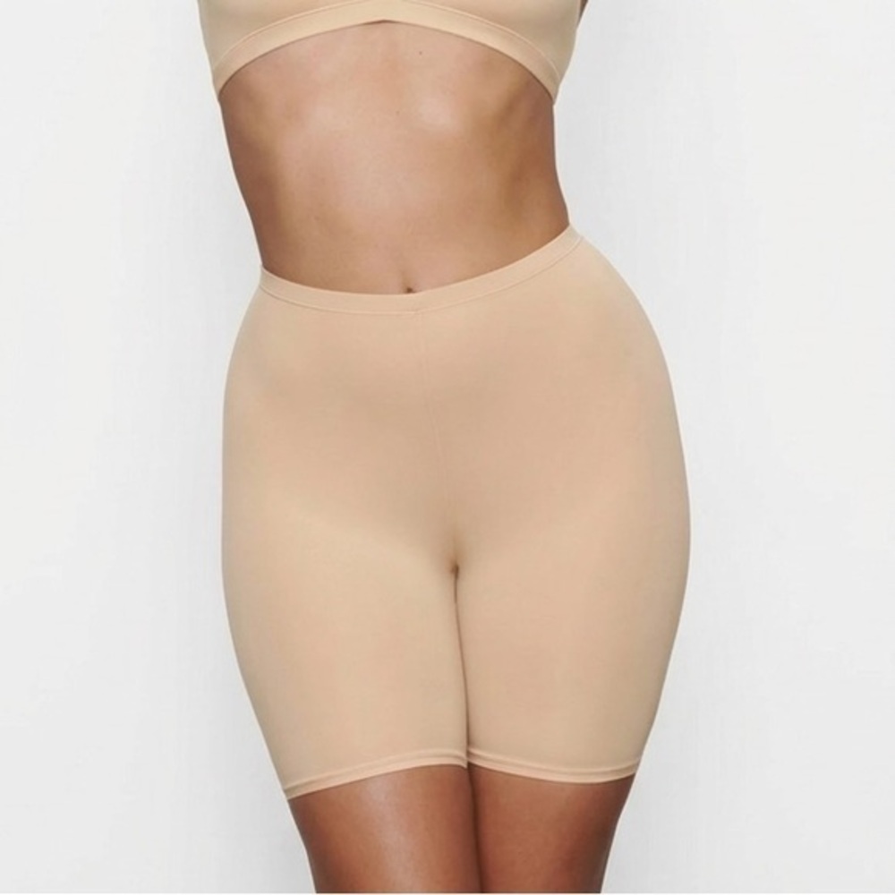 SKIMS Fits Everybody Bike Shorts Sand Beige High Rise XS